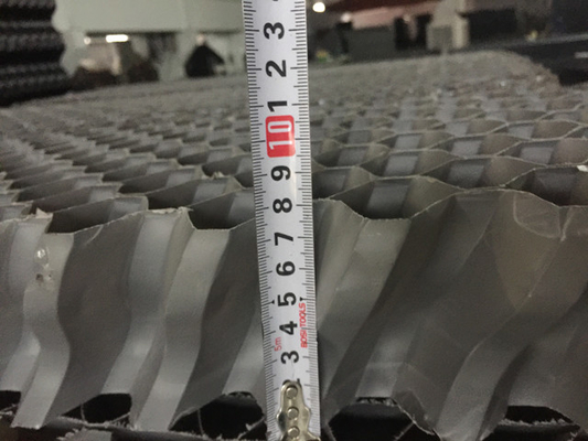 ポリ塩化ビニールの空気入口のルーバー取入口の窓の入口のルーバー0.6mm 82-85mm